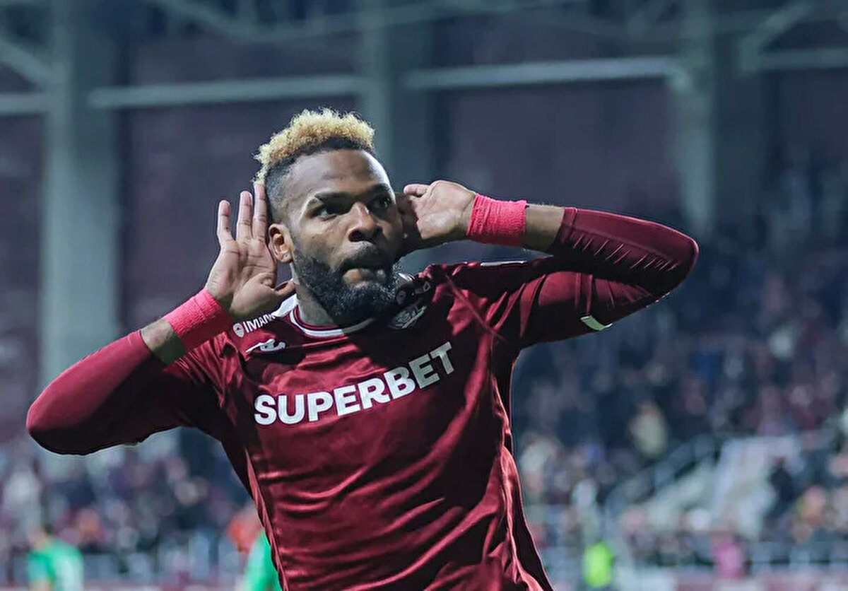 Öte yandan Boupendza'nın ölümü futbol camiasını da yasa boğdu. Oyuncunun eski kulüplerinden Hatayspor, Galatasaraylı futbolcu Mario Lemina ve Rumen teknik adam Marius Sumudica gibi isimler yıldız isme başsağlığı mesajları paylaştı.