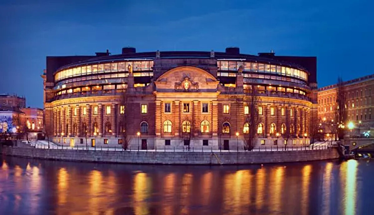 <br>23)  İSVEÇ  |  18,49 MİLYAR DOLAR