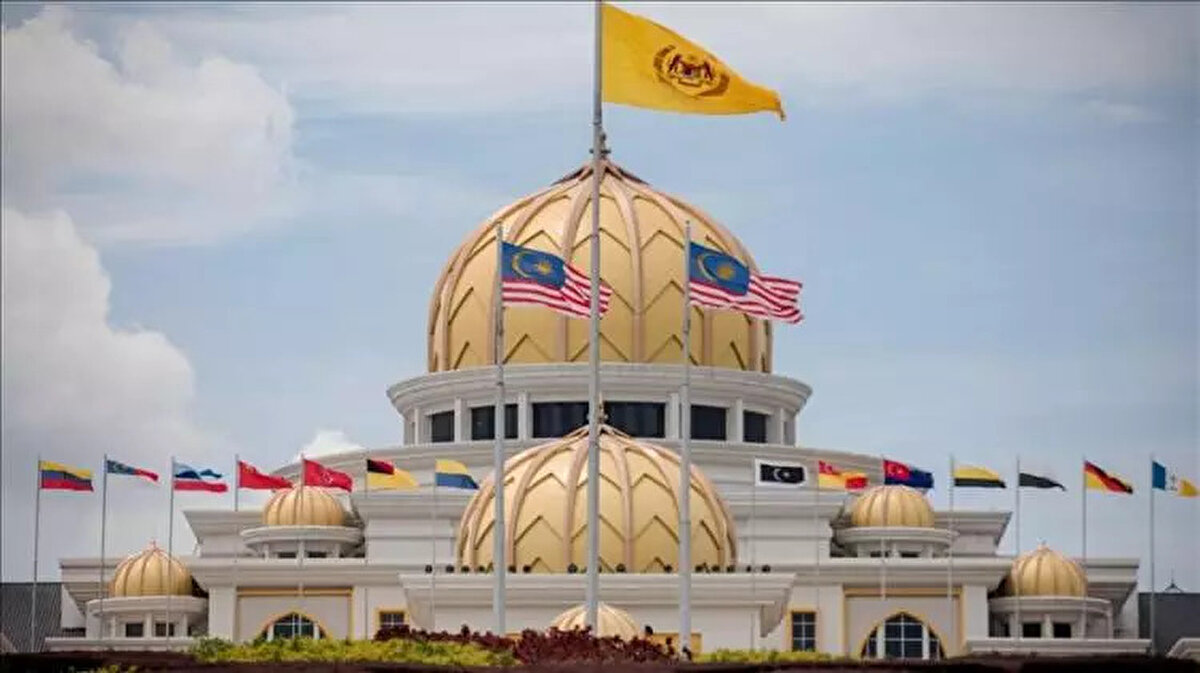 15)  MALEZYA  |  53,8 MİLYAR DOLAR