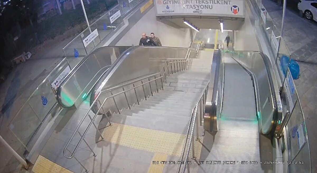Olay 13 Nisan Pazar günü akşam saatlerinde M7 Mahmutbey-Yıldız metro hattı Tekstilkent istasyonunda meydana geldi.