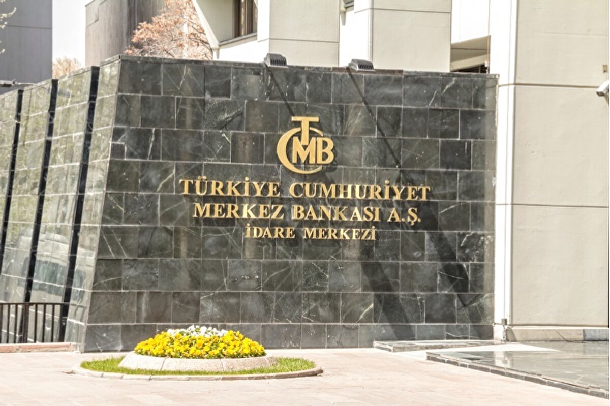 Merkez Bankası döviz kurları<br><br>Türkiye Cumhuriyet Merkez Bankası'nın (TCMB) 17 Nisan 2025 tarihli döviz kurları ise şöyle:<br><br>- Dolar/TL: <br>Alış: 38,04 TL <br>Satış 38,11 TL<br><br>- Euro/TL: <br>Alış: 43,24 TL <br>Satış: 43,32 TL