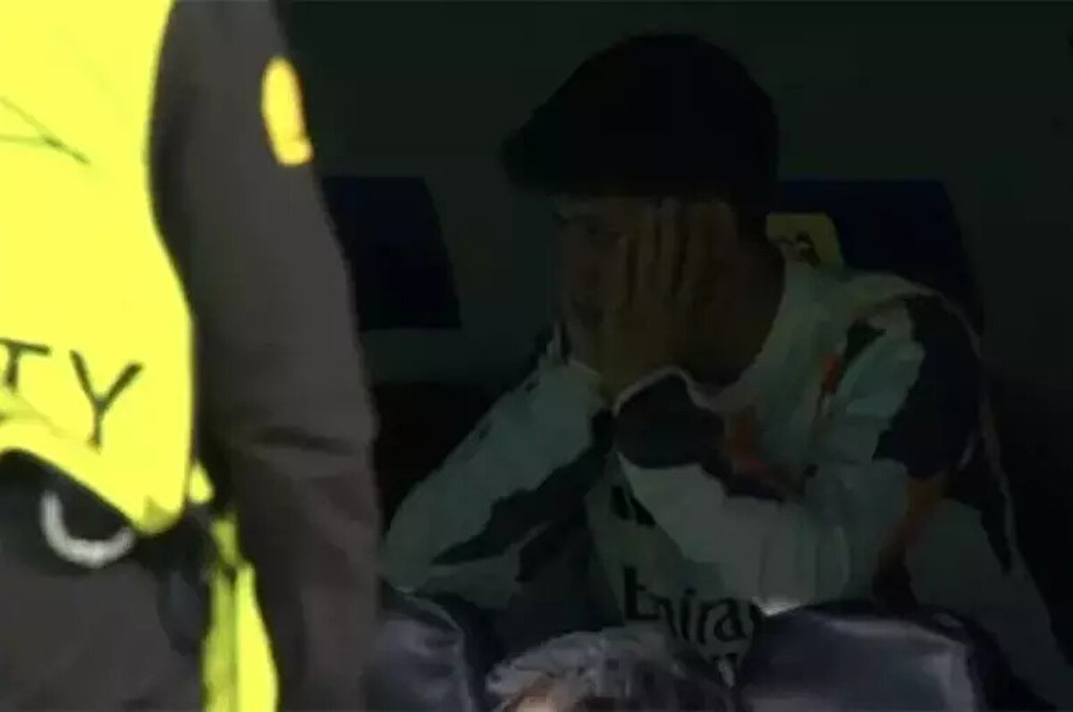 Arda Güler süre almadı<br><br>Mücadeleye yedek kulübesinde başlayan Arda Güler, karşılaşmada süre almadı. Arda Güler'in maçın son anlarında yayına yansıyan üzgün görüntüsü gündem oldu. Birçok Real Madrid taraftarı, Arda'yı oynatmadığı için Ancelotti'ye ateş püskürdü.