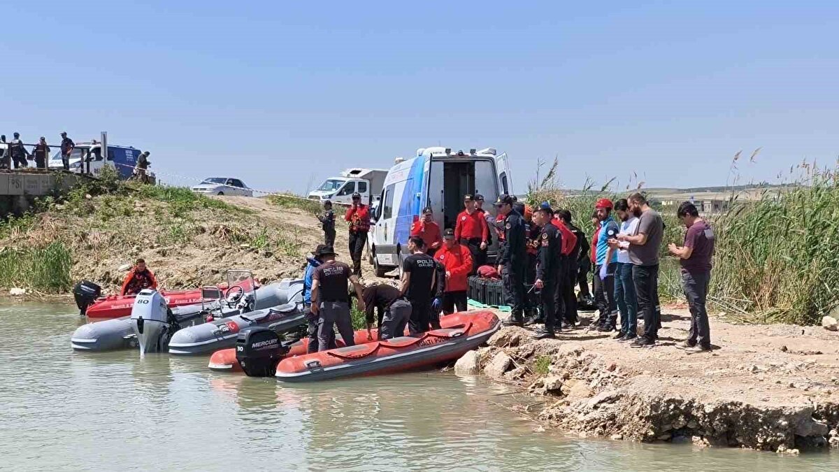 Ekipler, dron ve iz takip köpeği ile arama çalışması başlattı. 5 gün sürede sadece terliği bulunan Cumali’den acı haber bugün geldi.