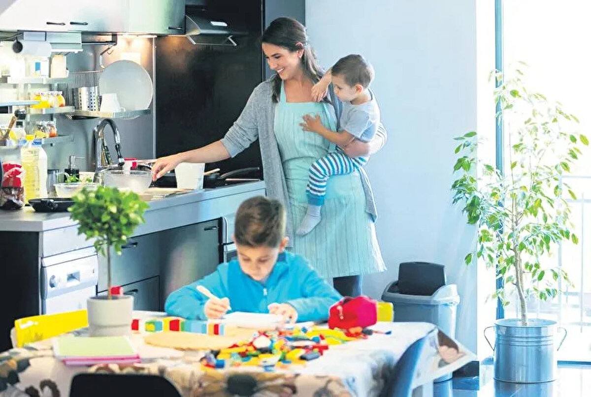 Kimler bu haktan yararlanabilecek?<br><br>Bu sisteme, daha önce hiç sigortası bulunmayan veya çalışmayan, 18 yaşından büyük ve Türkiye'de ikamet eden tüm ev kadınları başvurabilecek. Emekli olmayan herkes bu haklardan faydalanabilecek.