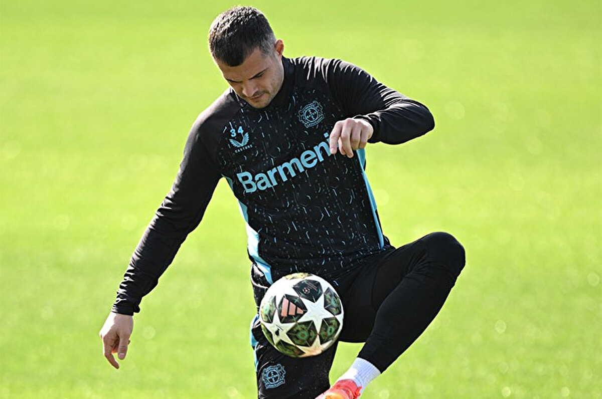 Dursun Özbek'in otelinde Galatasaraylı yetkililer ve Xhaka cephesinin bir görüşme yaptığı belirtildi.<br>