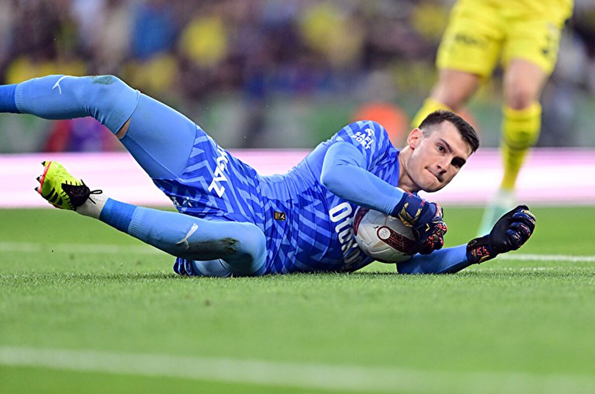 7 final maçımız kaldı. Adım adım ilerliyoruz. Her antrenmanda sıkı çalışıyoruz. Sonunda ne olacak göreceğiz. Umarım her şey bizim için, Fenerbahçe için güzel olur.<br>