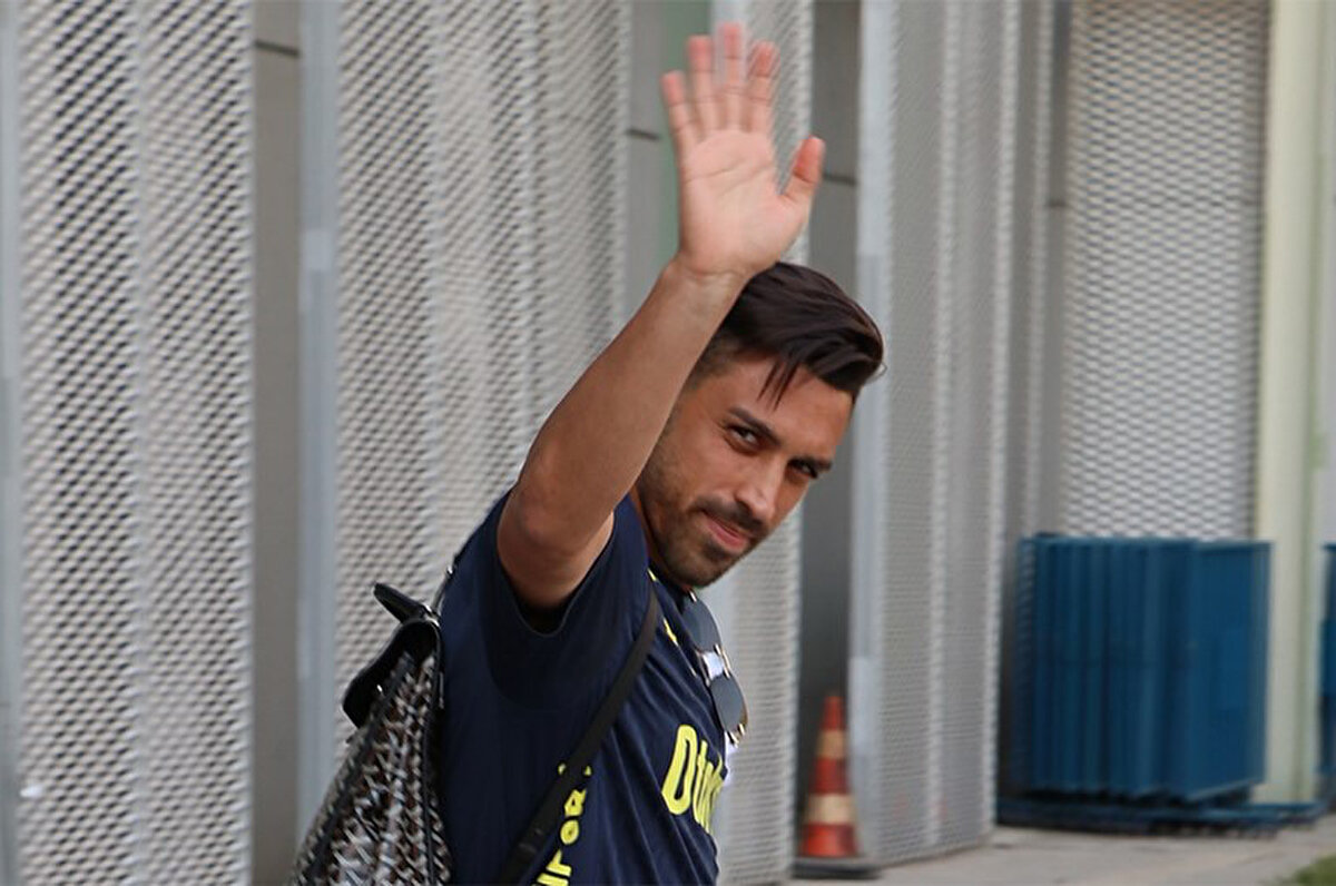 Haberde Trabzonspor yönetiminin İrfan Can Kahveci için şimdilik bir girişiminin bulunmadığı aktarıldı.<br>