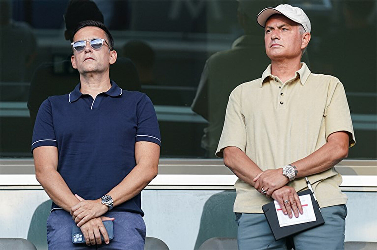 Fenerbahçe Sportif Direktörü Mario Branco'nun dünyaca ünlü bir kaleci transferi için temaslarını sürdürdüğü aktarıldı.<br>