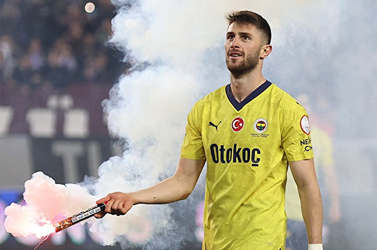 Fenerbahçe'de İsmail Kartal döneminin vazgeçilmezlerinden olan İsmail Yüksek, Mourinho döneminde sakatlıkların da etkisiyle fazla forma şansı bulamadı.<br>