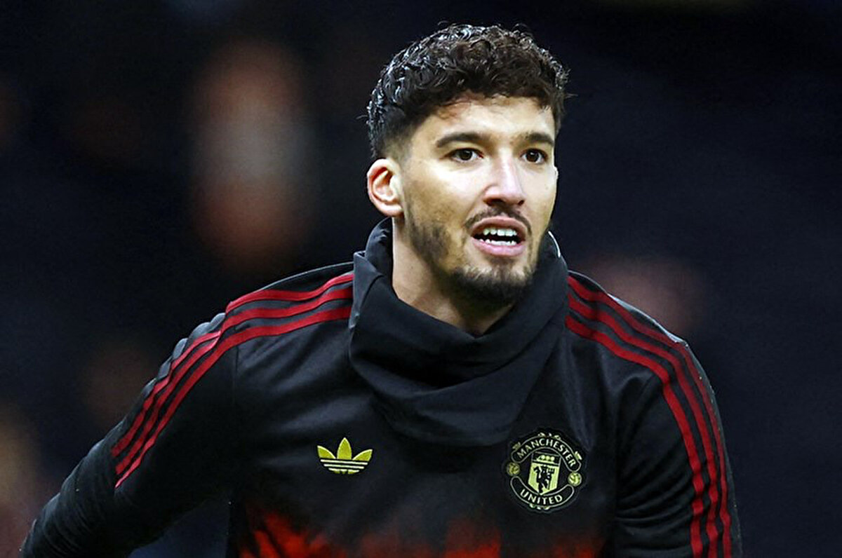 Beşiktaş, Altay Bayındır için bonservis ödenmemesi ve sadece maaşının karşılanması halinde transfere yeşil ışık yakabilir.<br>