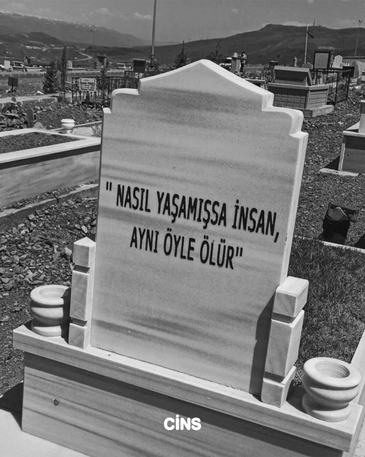 Nasıl yaşamışsa insa, aynı öyle ölür