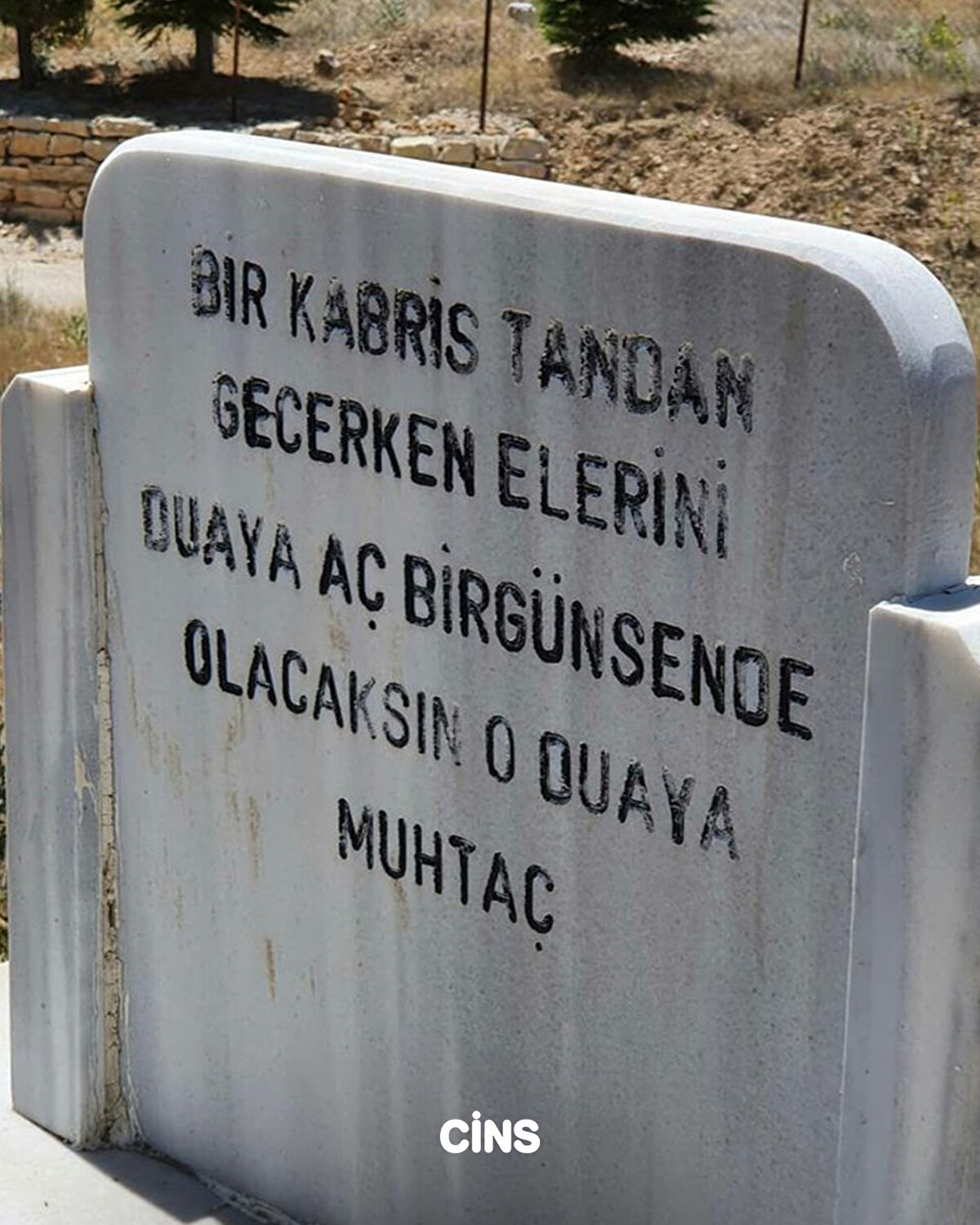 Bir kabristandan geçerken ellerini duaya aç. Bir gün sende olacaksın o duaya muhtaç