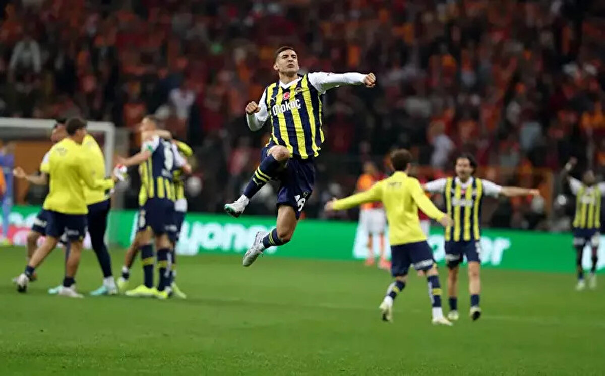 Cimbom, en yakın takipçisi Fenerbahçe'nin 3 puan önünde 32. haftaya lider girdi.<br>