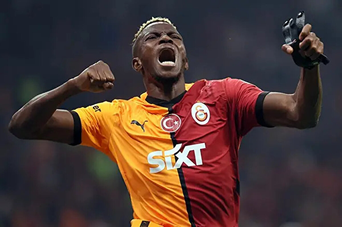 Son 5 Süper Lig maçında 7 gol kaydeden Nijeryalı yıldız, yarınki maçta Galatasaray'ın gole en yakın oyuncusu olacak.<br><br>UEFA Avrupa Ligi'ndeki 7 karşılaşmada 6 gol kaydeden Nijeryalı yıldız, Ziraat Türkiye Kupası'nda da Fenerbahçe'ye 2 gol attı.<br>
