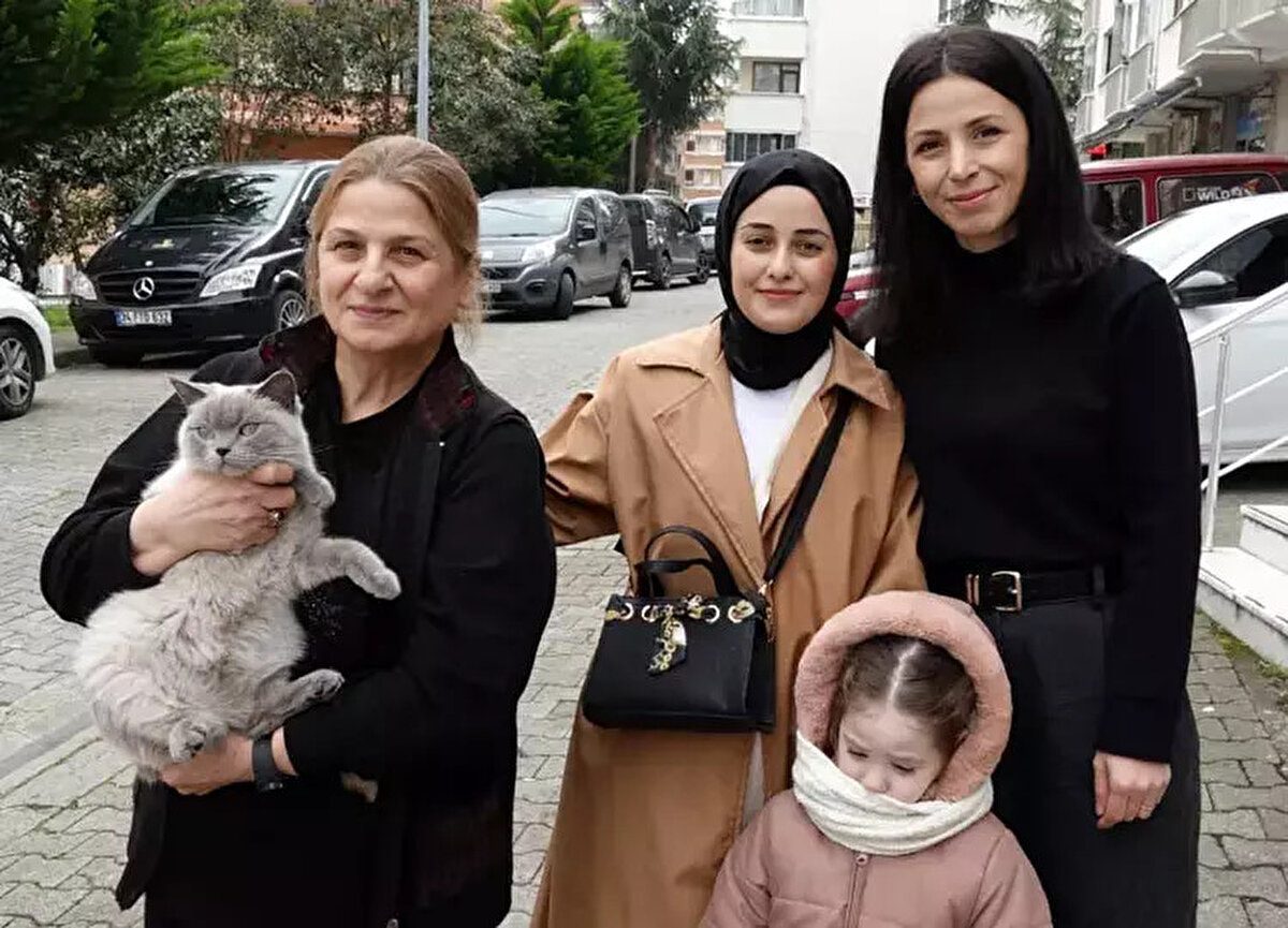 Aradaki mesafe bayağı fazla. Veterinere götürdük. Bakımı ve aşıları yapıldı. Biraz kilo vermiş onun dışında bir sağlık sorunu yok. Bu olaydan sonra takip cihazı da taktırmayı düşünüyorum. Umarım böyle bir şey başımıza bir daha gelmez" diye konuştu.