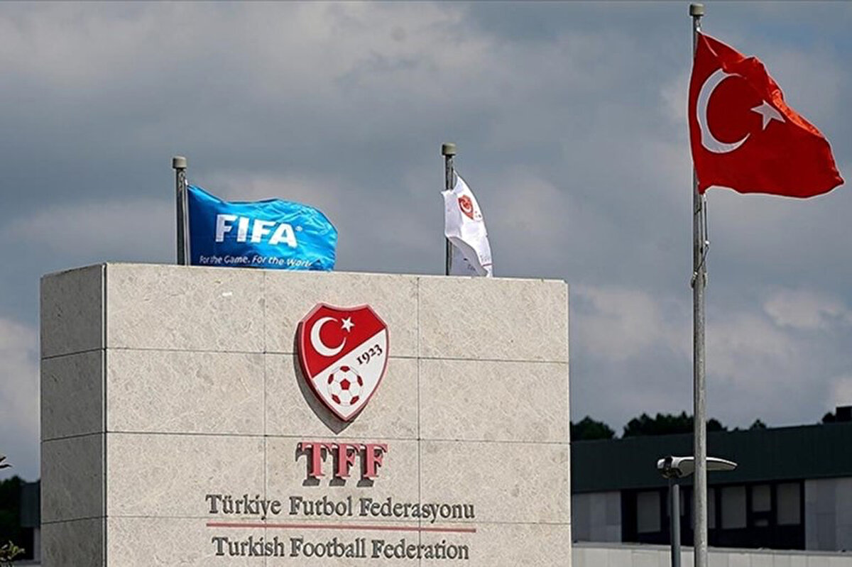 Türkiye Futbol Federasyonu'nun internet sitesi üzeriden Trendyol Süper Lig'de 2025/26 sezonunda uygulanacak yabancı kuralıyla ilgili bir açıklama yayınlandı.<br>