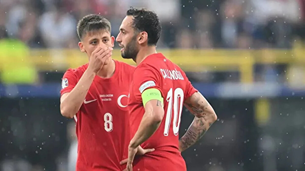 Hakan Çalhanoğlu, 3. sıraya Real Madrid forması giyen Arda Güler'in ismini yazdı.<br>