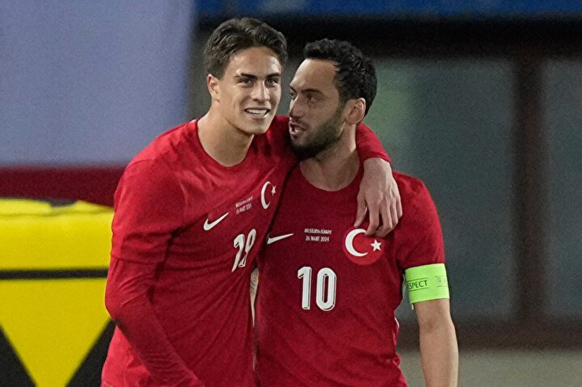 Hakan Çalhanoğlu, hem A Milli Takım’da hem de Juventus’ta sergilediği performansla büyük beğeni toplayan Kenan Yıldız'ı ikinci sırada saydı.<br>