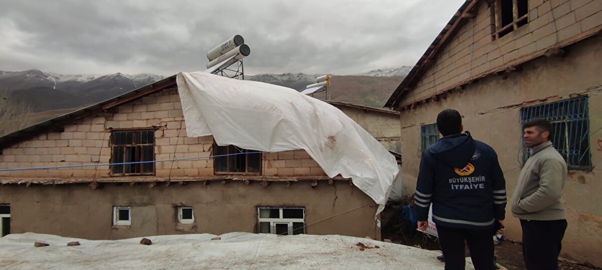 Çatak ilçesinde 9 Nisan'da etkili olan fırtına hayatı olumsuz etkiledi. Fırtına, özellikle ilçe bağlı Alacayır Mahallesi ve bağlı Kavaklı, Baltacı, Tellikaya, Çermik, Aşağı ve Yukarı Küme Evleri mezralarında etkili oldu.
