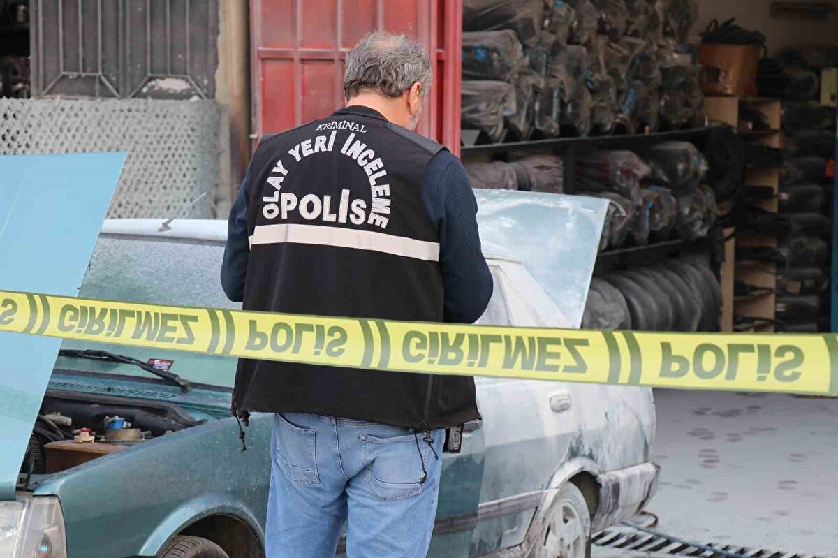 Bir anda şiddetli bir gürültü duyan ve dükkandan alevlerin yükseldiğini fark eden çevredeki esnafların ihbarı üzerine bölgeye çok sayıda polis, sağlık ve itfaiye ekibi sevk edildi. 