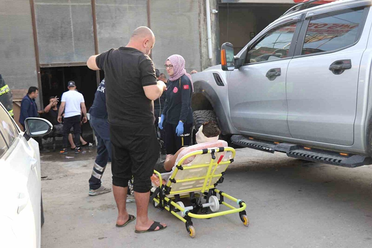 İş yeri sahibi E. Ç.’nin ve çalışanların kaçağı fark etmemeleri üzerine sızan gaz dükkanın içerisine doldu. Sigara yakmak isteyen bir çalışanın çakmağı çakmasıyla parlama meydana geldi, 8 kişi vücudunda oluşan yanıklarla yaralandı.