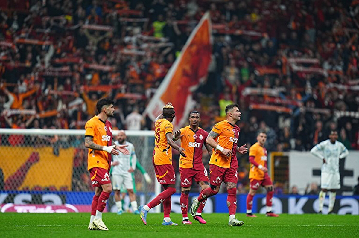 Evinde oynadığı son beş Süper Lig maçında gol yemeyen Galatasaray, 198586'dan (Jupp Derwall) bu yana ilk kez tek sezonda üst üste beş iç saha karşılaşmasında kalesini gole kapadı. (OPTA)<br>