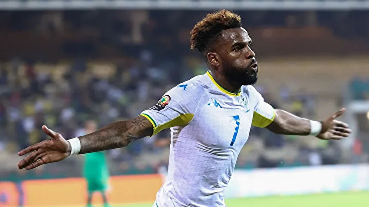 Boupendza, Çin'de yaşadığı binanın 11. katından düşerek hayatını kaybetmişti.<br>