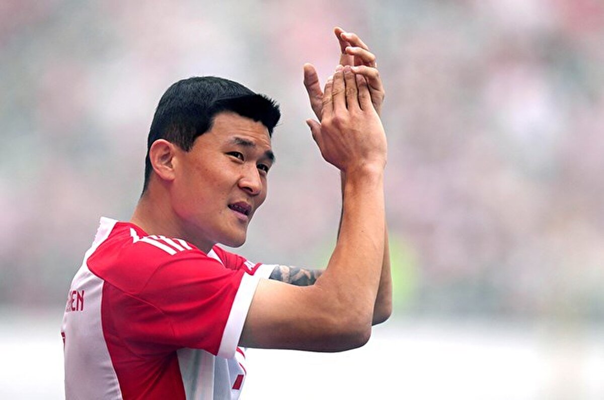 Bayern Münih'in Güney Koreli futbolcunun boşluğunu Bournemouth'un İspanyol savunma oyuncusu Dean Huijsen ile doldurmayı hedeflediği kaydedildi.