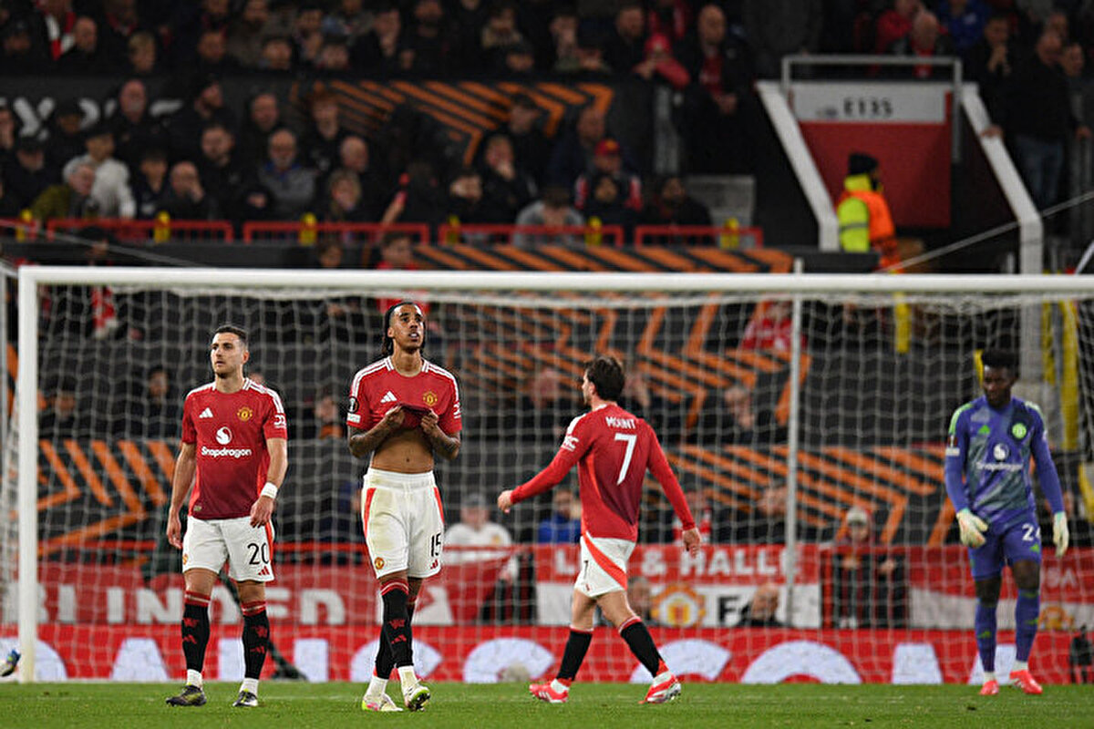 Lyon 10 kişi maçın uzatma bölümlerinde skoru 4-2'ye getirdi. Fransız ekibi, "turu geçtim" diye düşünürken Manchester United tarihi bir geri dönüşe imza attı.