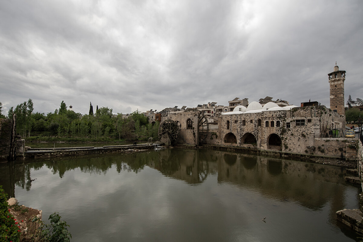Konsept ise basitti: Nehirden toplanan gelen su, derin hazneler vasıtasıyla üst havuza taşınır ve buradan kemerler üzerinde taşınan kanallar vasıtasıyla akarak şehrin ve meyve bahçelerinin sulanması sağlanırdı.