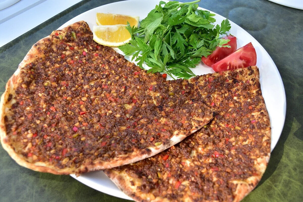 Bu firmalarda 'At-Eşek Eti' 'Natamisin Tespiti' 'Gıdada Kullanımına İzin Verilmeyen Boya Tespiti' yapıldı.