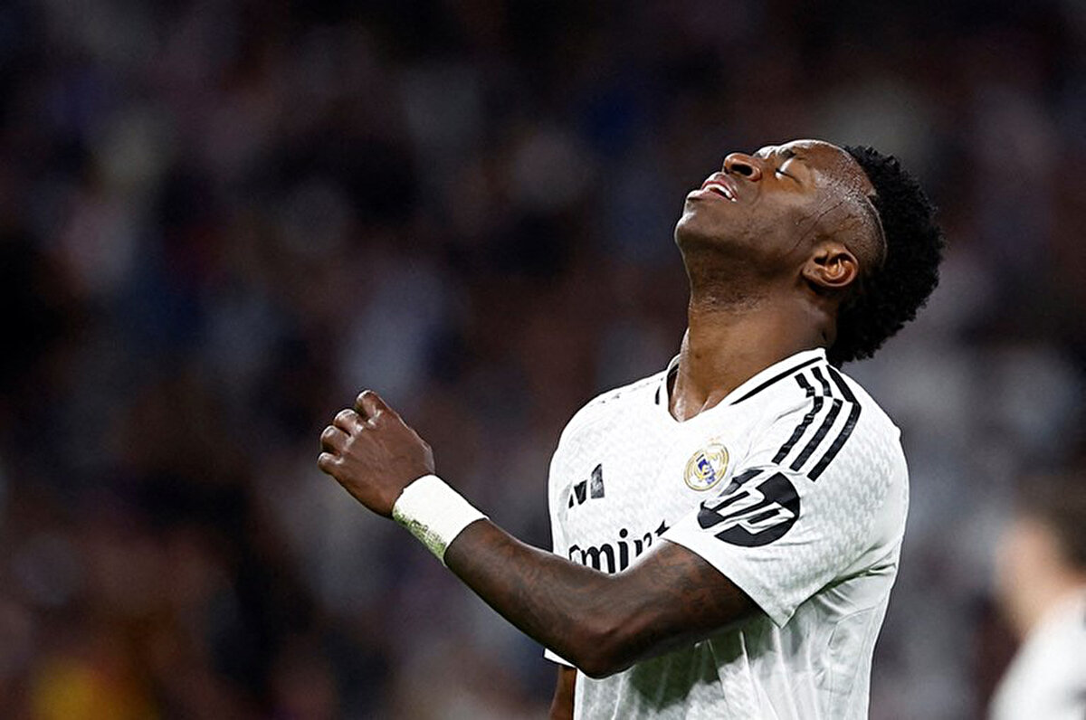 Sıralamada Vinicius Jr.'da yer aldı. Brezilyalı yıldız oyların yüzde 10'unu alan Mendy'nin ardından yüzde 9'la 5. sırada bulunuyor.<br>