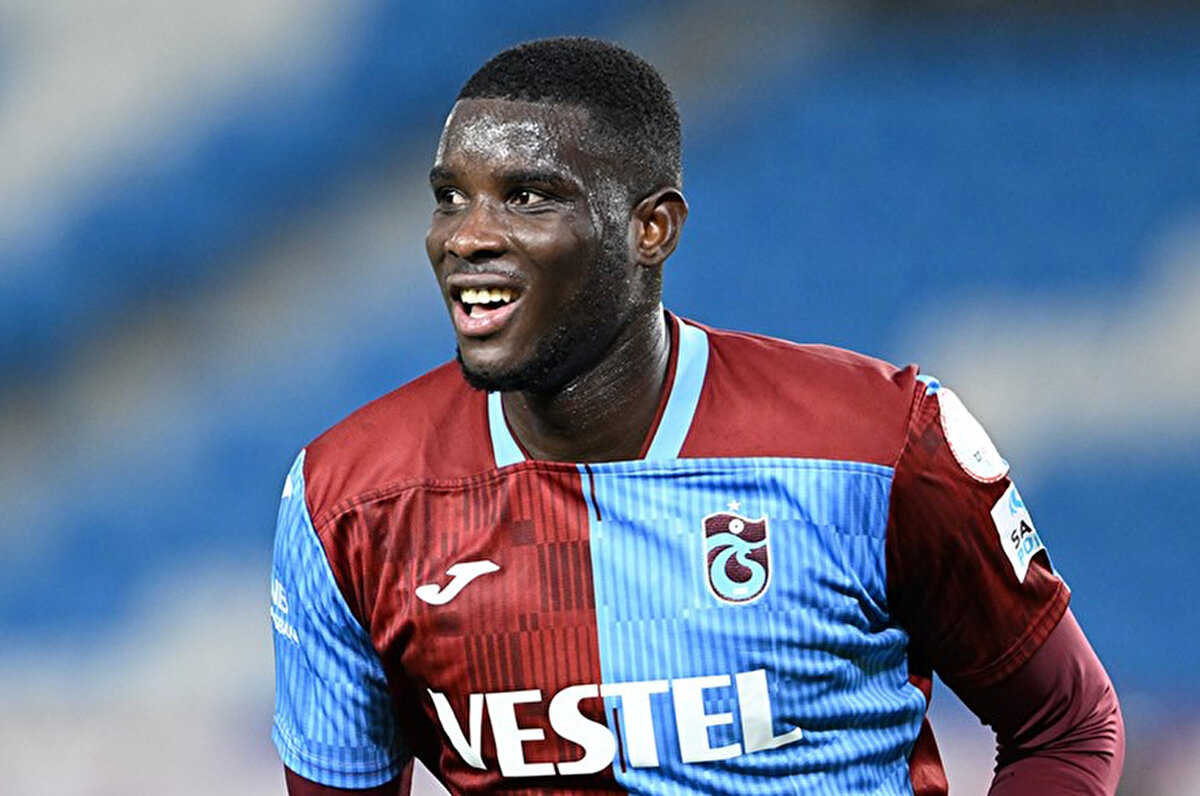 Trabzonspor'un transfer döneminde öncelikli hedef olarak belirlediği Nijeryalı santraforla 3 yıllık sözleşme imzalamak istediği de kaydedildi.<br>