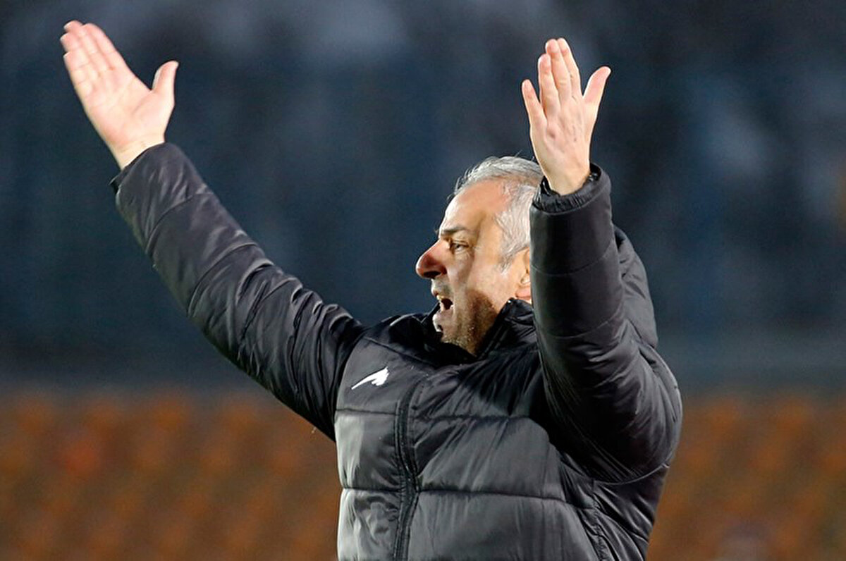 Karşılaşmanın ardından değerlendirmelerde bulunan İsmail Kartal, "Gelecek sezon takımın başında kalacağından ne kadar emin?" sorusuna sert cevap verdi. İsmail Kartal'ın açıklamaları şöyle:<br>