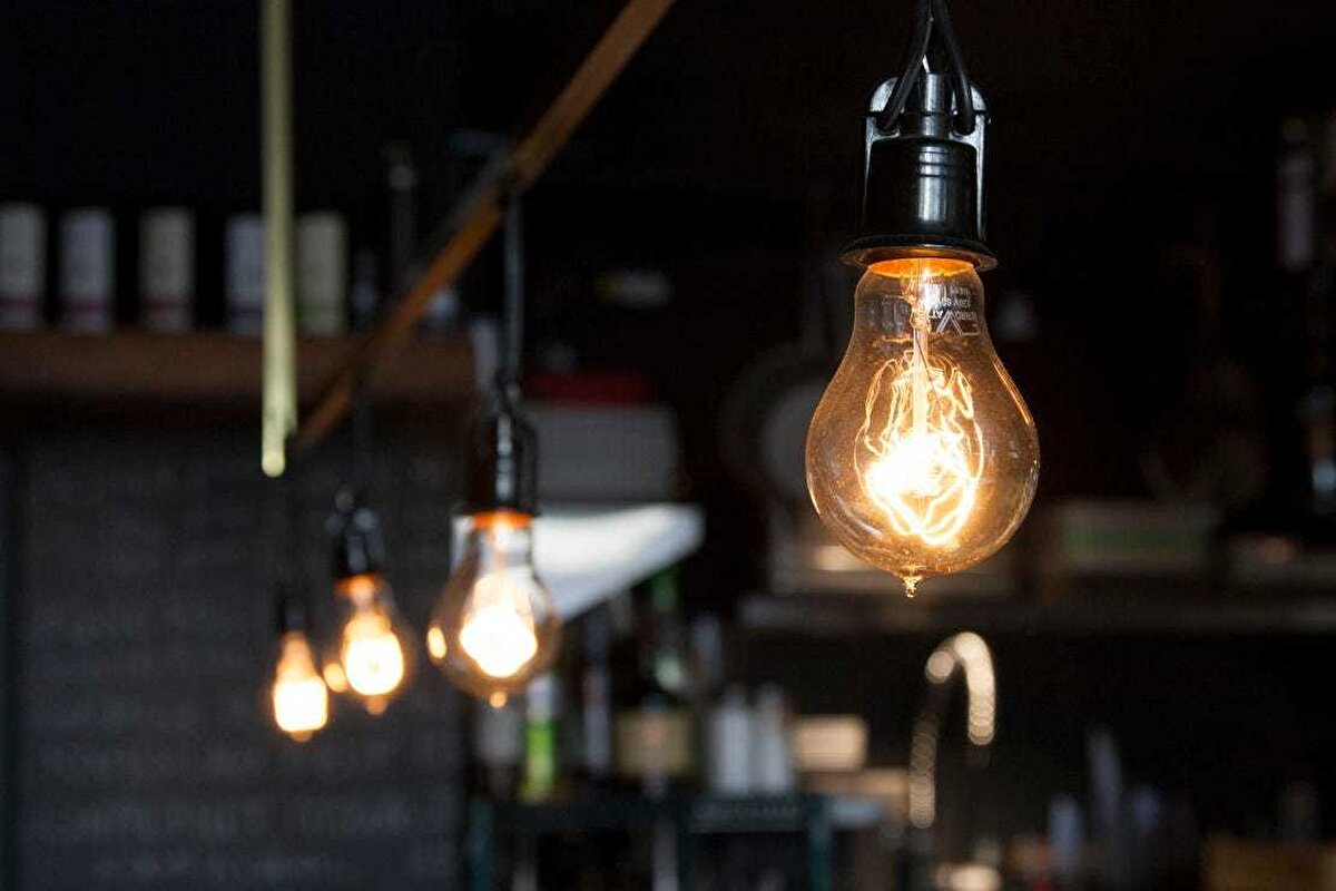 BEDAŞ ve AYEDAŞ, pazar günü sabah saatlerinden itibaren başlayacak planlı elektrik kesintilerine dair detaylı bilgilendirme yaptı.