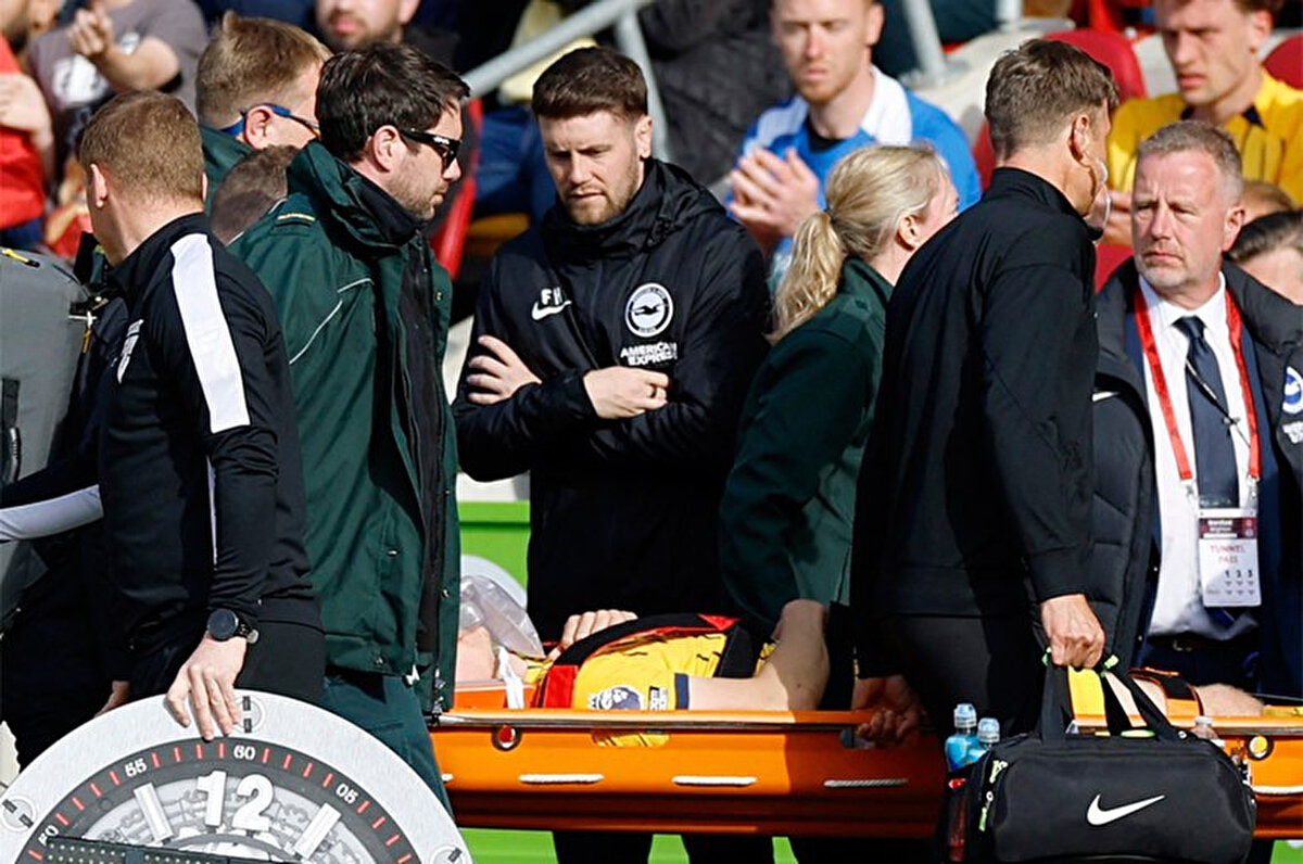 Ev sahibi Brentforda'da Yunus Emre Konak maça yedekler arasında başlarken 87. dakikada Kevin Schade'in yerine oyuna dahil oldu. Genç futbolcu, uzatma dakikalarında yaşadığı sakatlığın ardından kenara gelmek zorunda kaldı.<br>