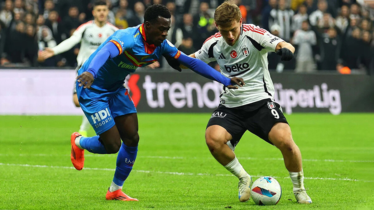 Gürsel Aksel Stadyumu'nda oynanan mücadele saat 19.00'da başladı. <br>