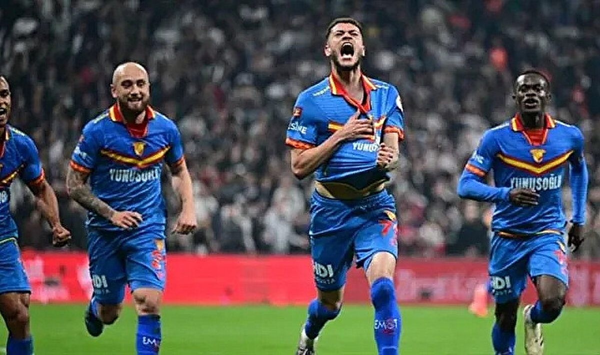 Göztepe Teknik Direktörü Stanimir Stoilov, Süper Lig'in 31. haftasında 1-0 mağlup oldukları TÜMOSAN Konyaspor maçının 11'ine göre 3 değişikliğe gitti.<br><br>