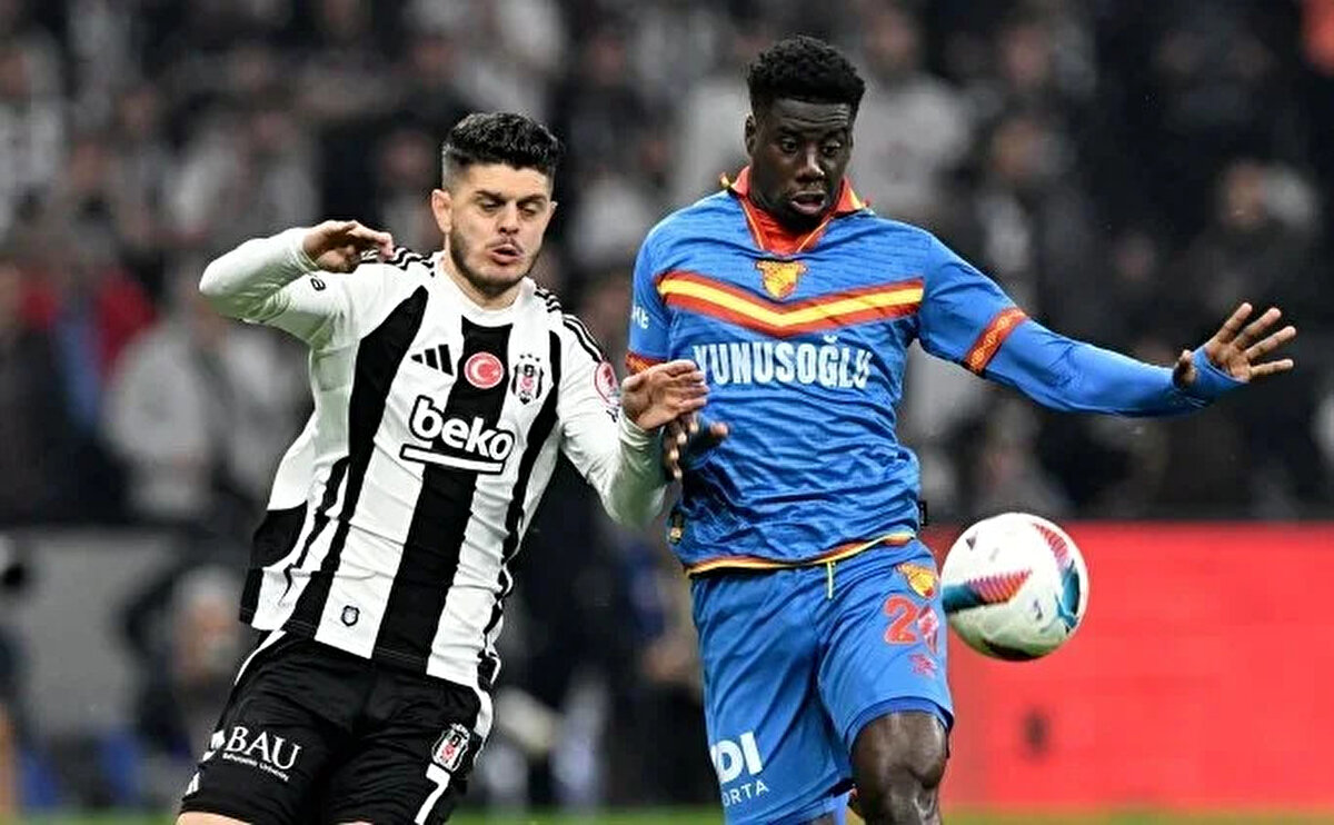 Yedek kulübesinde ise Ersin Destanoğlu, Göktuğ Baytzekin, Tayyip Talha Sanuç, Salih Uçan, Semih Kılıçsoy, Alvarado, İmmobile, Joao Mario, Fahri Kerem Ay, Serkan Emrecan Terzi, yer aldı.<br><br>