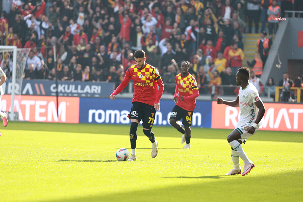 <br><br>Yedek kulübesinde ise Arda Özçimen, Emircan Seçgin, Victor Hugo, Matsuki, Ahmet Ildız, Kubilay Kanatsızkuş, Furkan Bayır, Nielsen, Nazım Sangare, Ege Yıldırım yer aldı.