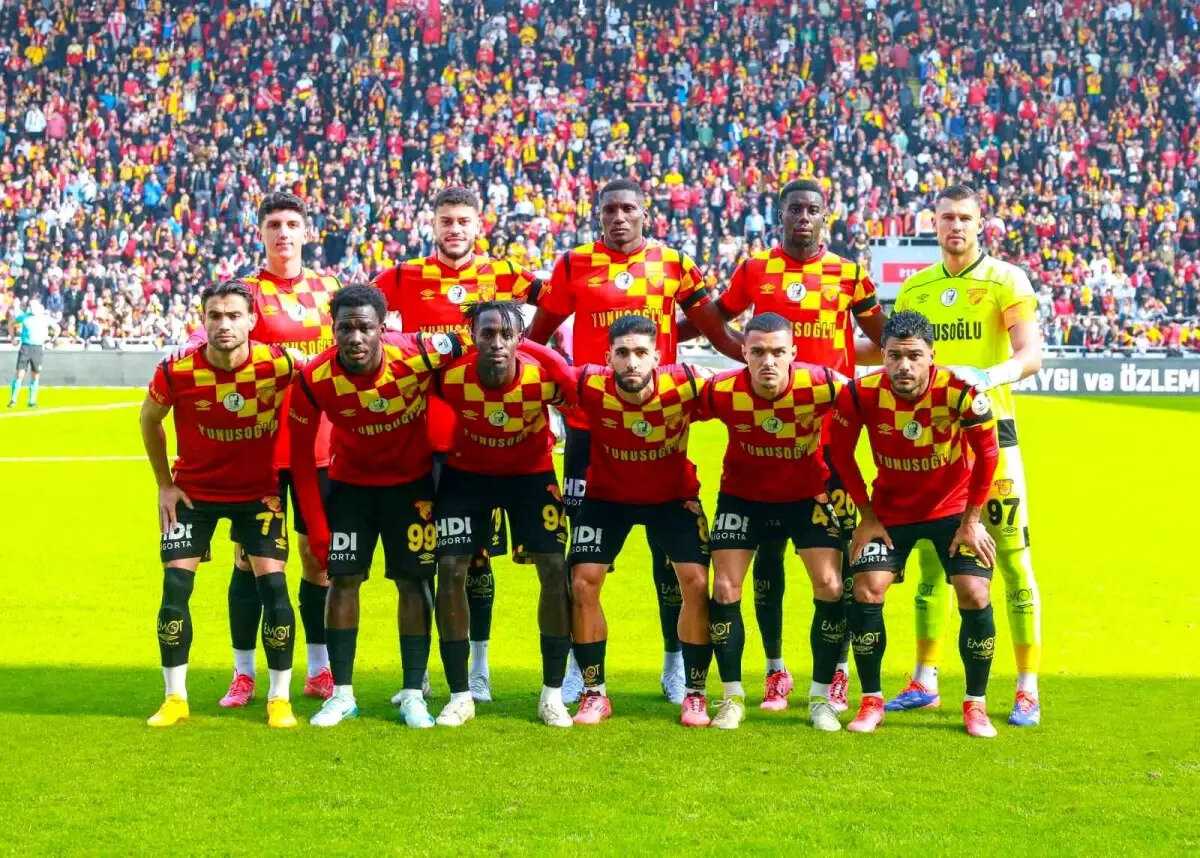 Bulgar teknik adam ilk 11'ini Lis, Taha Altıkardeş, Heliton, Bokele, İsmail Köybaşı, Dennis, Doğan Erdoğan, Ogün Bayrak, Tijanic, Emerson, Romulo ile oluşturdu.<br>