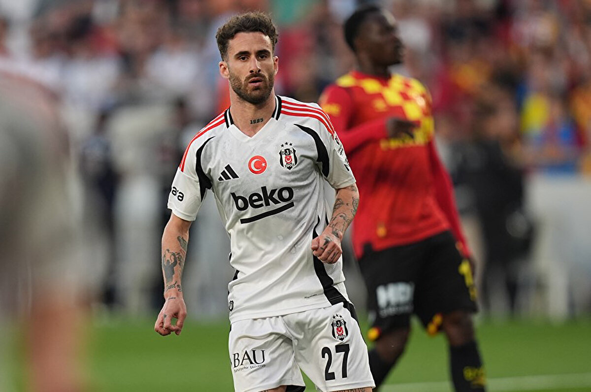 İlk yarıyı Beşiktaş önde kapattı <br>Karşılaşmada perdeyi açan golü 10. dakikada Rafa Silva kaydetti. İlk yarıda Beşiktaş'ın bir golü de iptal edilirken başka gol sesi çıkmadı ve Beşiktaş ilk yarıyı 1-0 önde kapattı