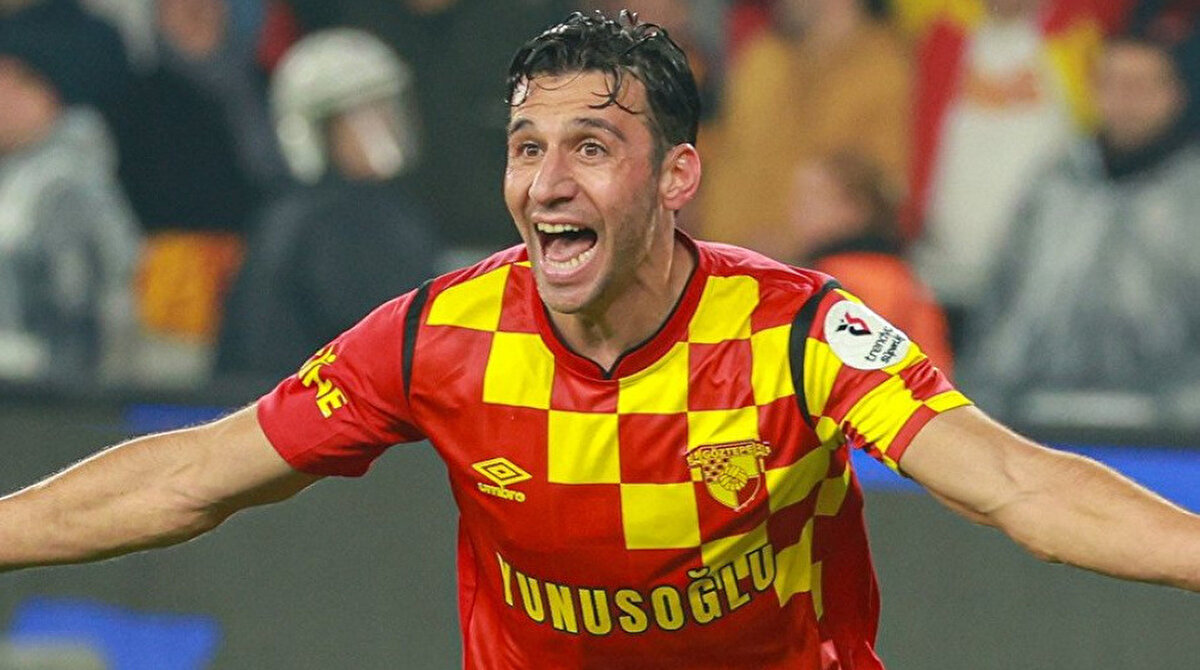 İkinci yarının henüz ilk dakikasında İsmail Köybaşı ceza sahasının dışından vurduğu topu ağlarla buluşturdu ve skoru 1-1'e getirdi.