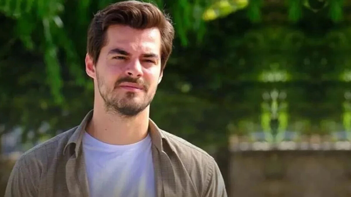 Gönül Dağı dizisinde Taner karakterine hayat veren Berk Atan sevenlerini korkuttu. Birsen Altuntaş'ın haberine göre, 33 yaşındaki Atan trafik kazası geçirdi.