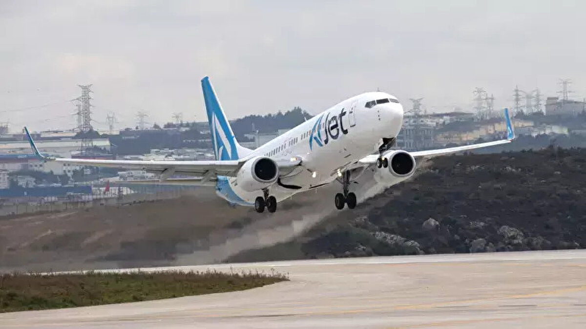 Öte yandan SHGM uçak içerisinde duman çıkartan cihaz kullanan ve tütün mamulleri kullanan yolculara 19 bin 668 lira para cezası uyguluyor.