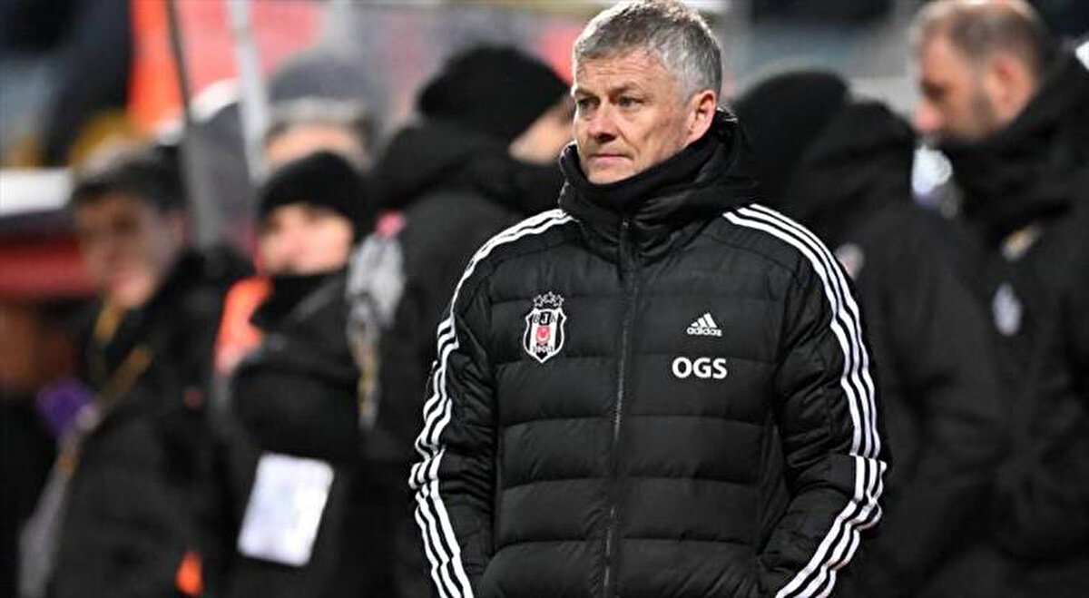 Topu daha fazla kontrol edemedik. İsmail Köybaşı'yı golünden dolayı tebrik ettim. Harika bir gol attı. Çok iyi bir insan ve iyi bir futbolcu. Beşiktaş'ta geçmişi olan bir oyuncu." ifadelerini kullandı.<br><br>