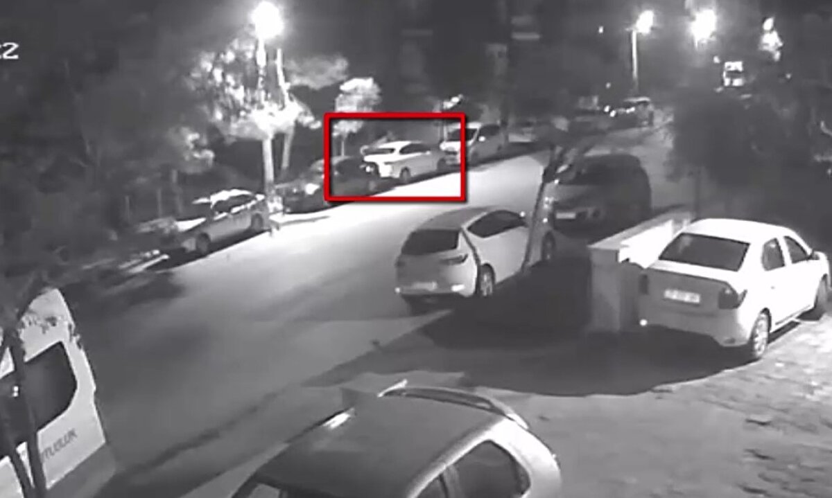 ​Olay, Şahinbey ilçesinde meydana geldi. İddiaya göre, görme engelli Tülay Özçetin isimli yaşlı vatandaşın evine giren 3 kişi, evdeki çelik kasayla birlikte içerisindeki 5 milyon TL değerinde ziynet eşyasını çaldı. Olay sonrası Gaziantep Emniyet Müdürlüğü Hırsızlık ve Yankesicilik Büro Amirliği ekipleri geniş çaplı çalışma başlattı.