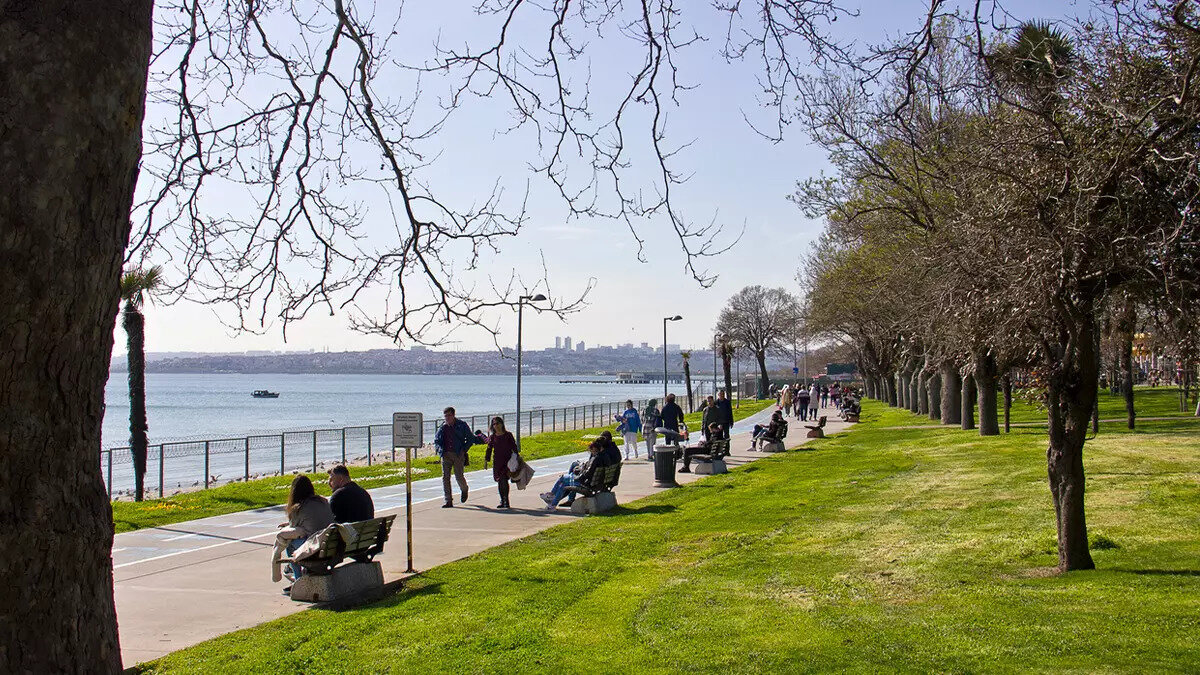 Kuzey, İç ve Doğu kesimlerde gök gürültülü sağanak görülecek. Güney ve Batı kesimlerde ise hava açık ve güneşli olacak.