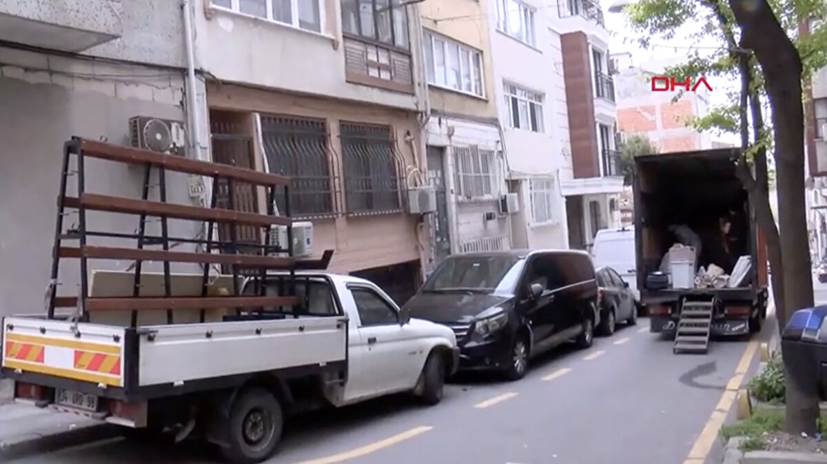 Adliyeye sevk edildi<br><br>Olayın ardından evden çıktığı anlar güvenlik kameralarına yansıyan şüpheli Sevil Akdağ, emniyetteki işlemlerinin tamamlanması üzerine adliyeye sevk edildi. Sevil Akdağ çıkarıldığı sulh ceza hakimliğince tutuklandı.