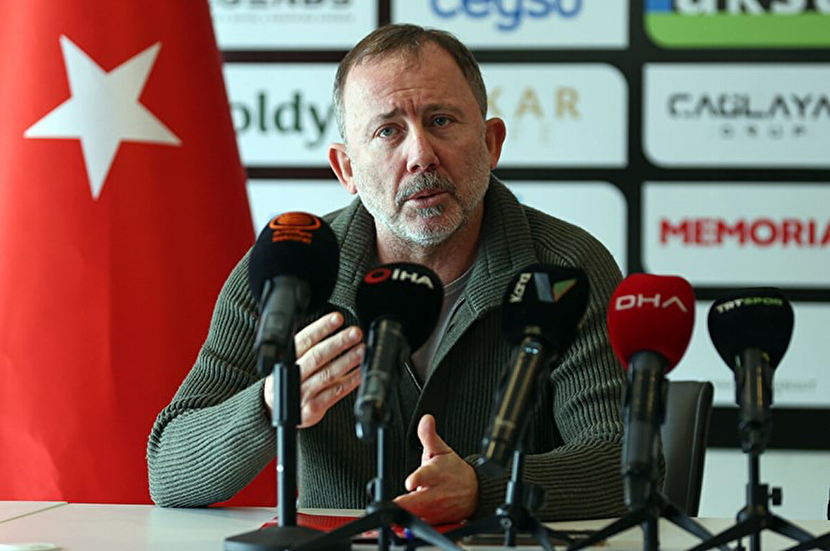 Öte yandan Sergen Yalçın, Galatasaray'ın Eyüpspor deplasmanında puan kaybetme ihtimalinin yüzde 5 olduğunu belirtti.